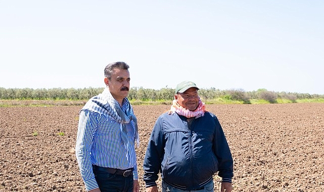 Başkan Kırgöz traktör başında: “Bereketli bir sezon olsun”