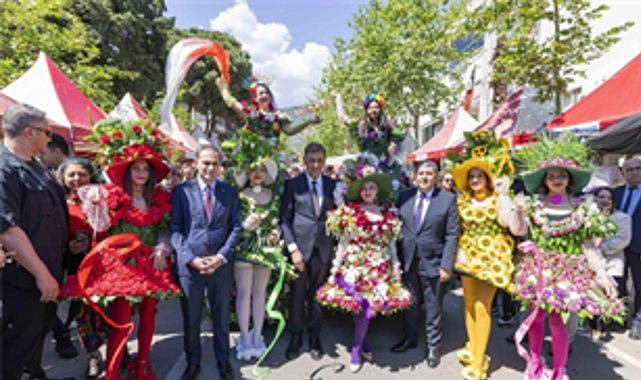 Başkan Tugay: Türkiye, çiftçisiyle, köylüsüyle şifa bulacak