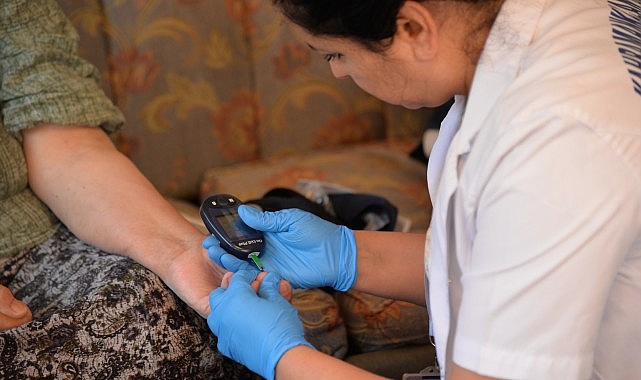 Evde Sağlık Ziyaretleri Sürüyor