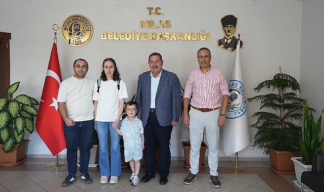 Minik Göktuğ’dan Başkan Fevzi Topuz’a teşekkür ziyareti